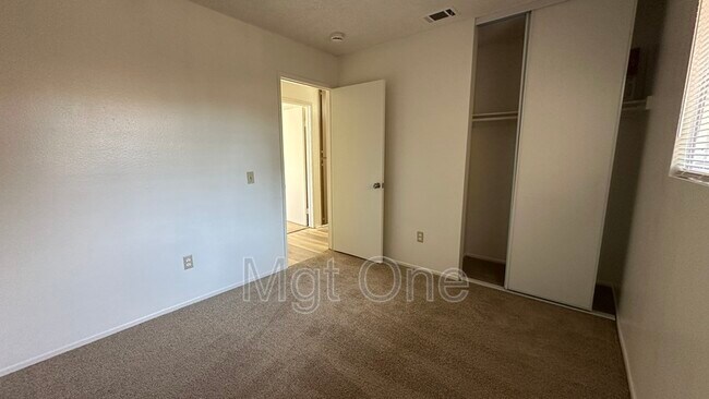 Building Photo - 14605 Perham Dr