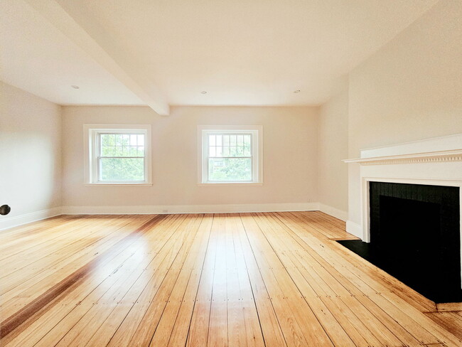 Building Photo - 1726 Beacon St
