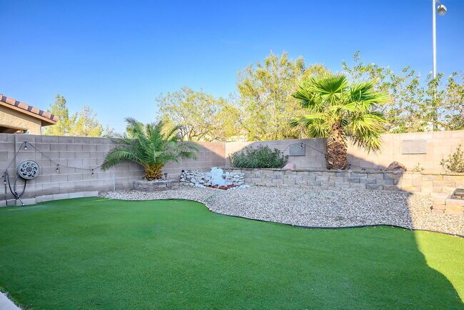 Building Photo - "Spacious 4-Bed Oasis with Outdoor Kitchen & Hardwood Elegance in North Las Vegas!"