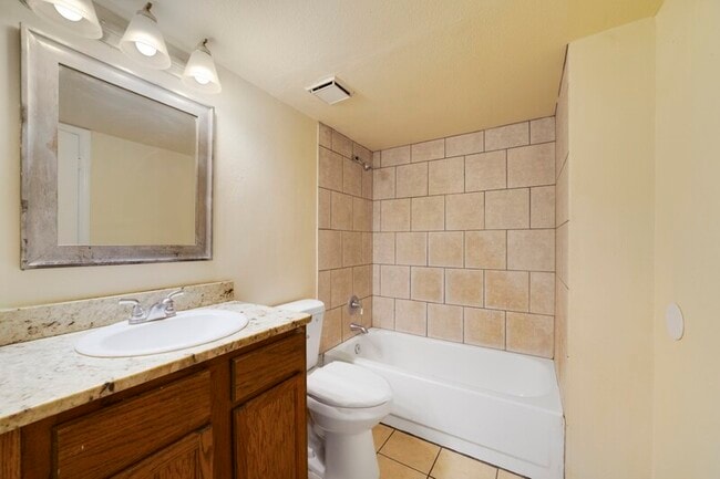 Building Photo - 6190 Westgate Dr