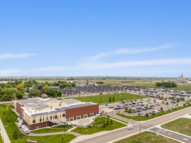 Building Photo - Beautiful 3-Bedroom Townhome with Park Views- Available July 25th!