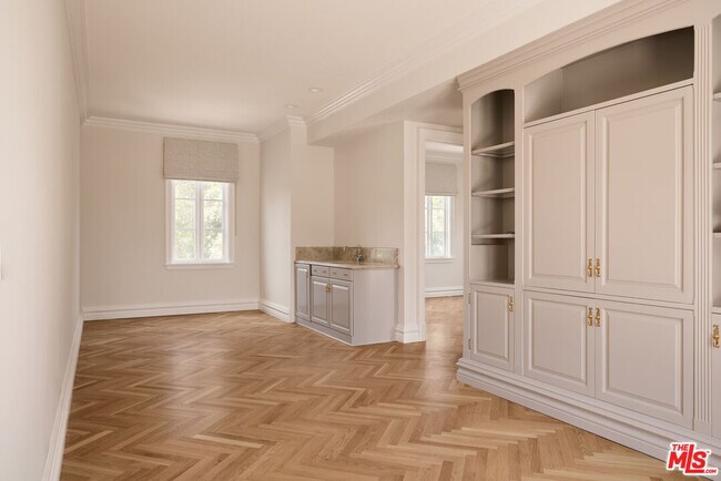 Building Photo - 628 N Rodeo Dr