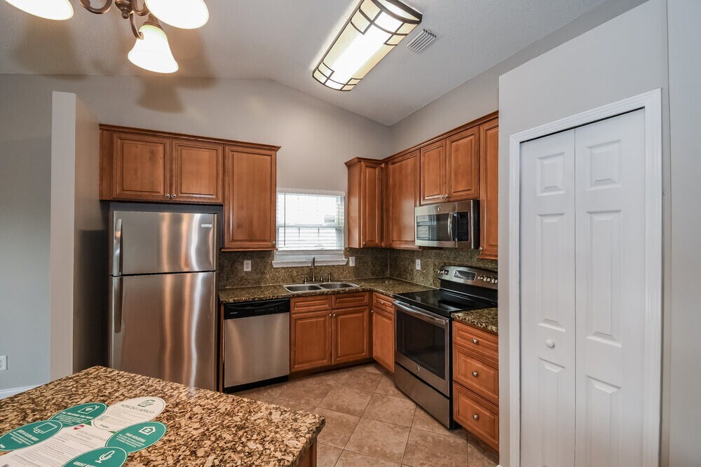 Building Photo - 8544 Moss Pointe Trail N