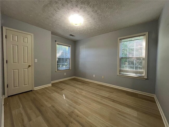 Building Photo - 2925 Ashbyrn Ct NE