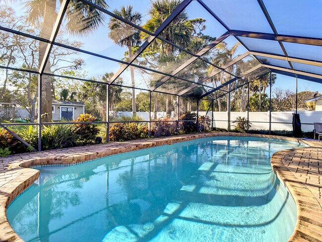 Building Photo - 762 S Beach St