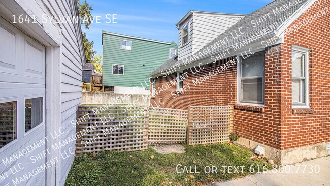 Building Photo - 1641 Sylvan Ave SE