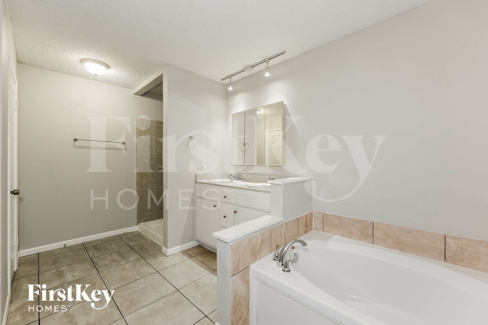 Building Photo - 3417 Willowcrest Dr