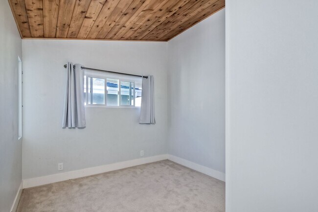 Building Photo - 348 La Mesa Ave