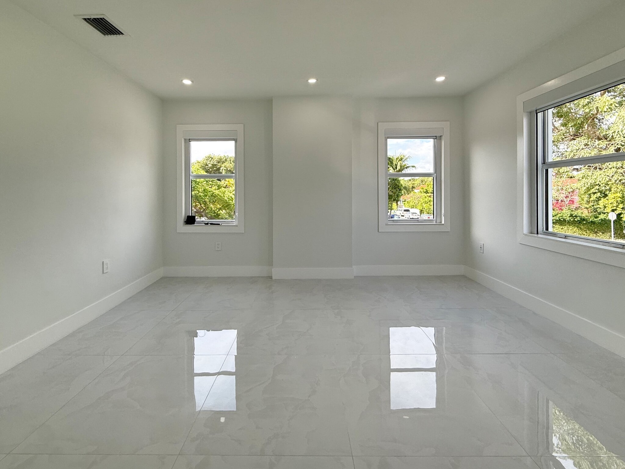 Building Photo - 927 SW 18th Ave