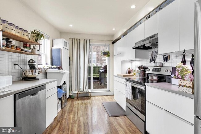 Building Photo - 2229 Frankford Ave