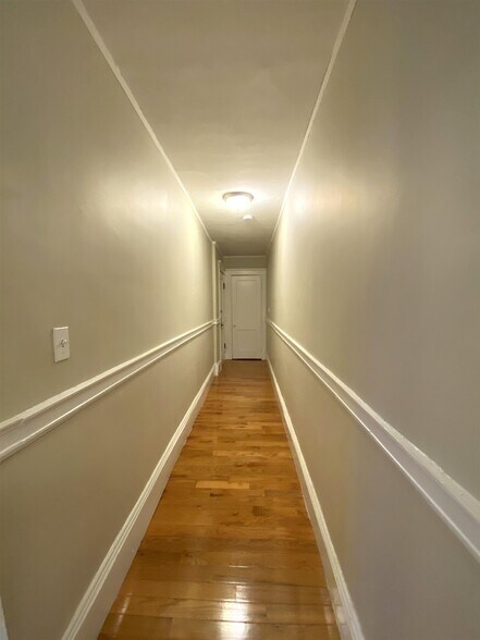 Building Photo - 4 Craigie Cir