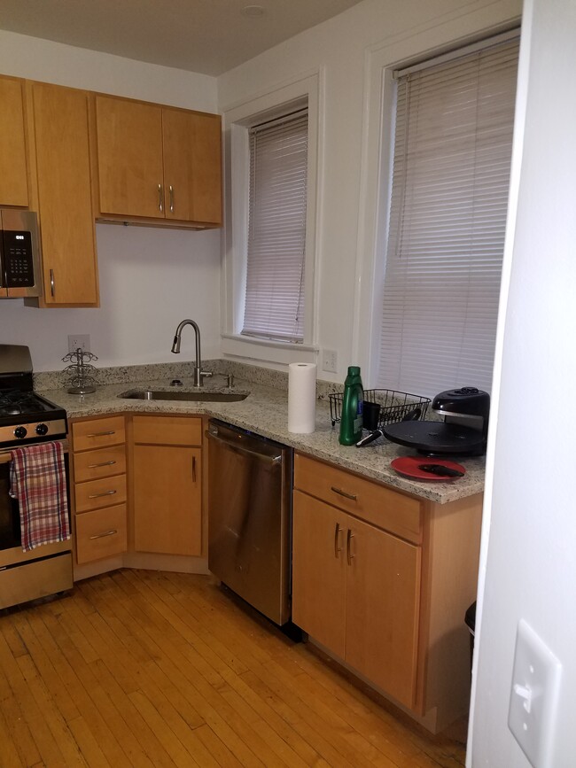 Kitchen - 1218 W Columbia Ave