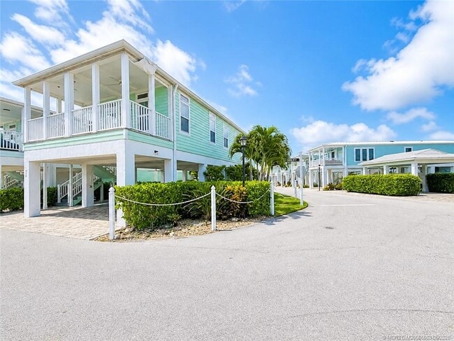 Building Photo - 252 NE Ebbtide Way