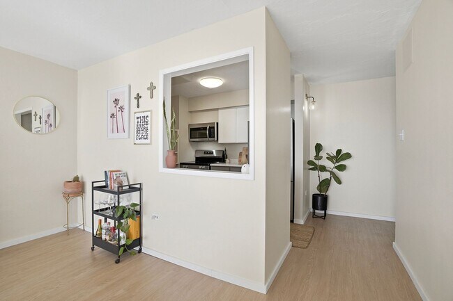 Building Photo - 35th Floor Downtown Denver Condo | 1 Bed | Private Balcony | Mountain Views
