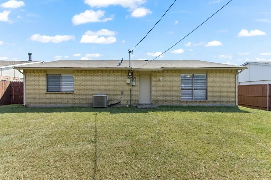 Exterior - Large fenced backyard - 537 Hanover Dr