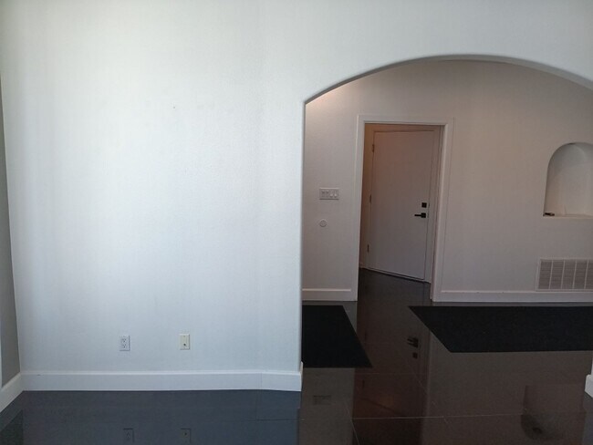 Building Photo - 3 Bedroom, 2.5 Bathroom Home! Schedule a S...