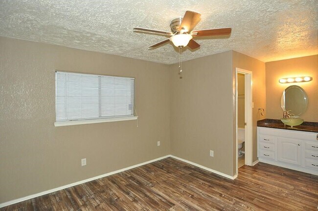 Building Photo - 5418 Heronwood Dr