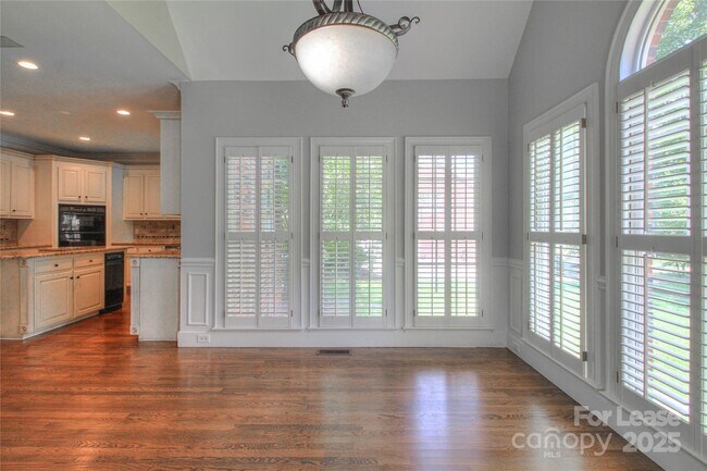 Building Photo - 1222 Weddington Hills Dr