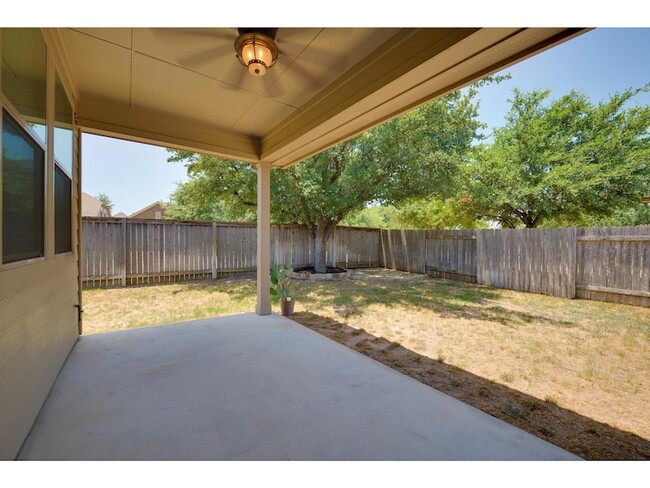 Building Photo - 2200 Hilltop Climb Dr
