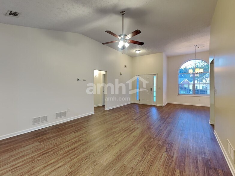 Building Photo - 910 Harbins View Dr