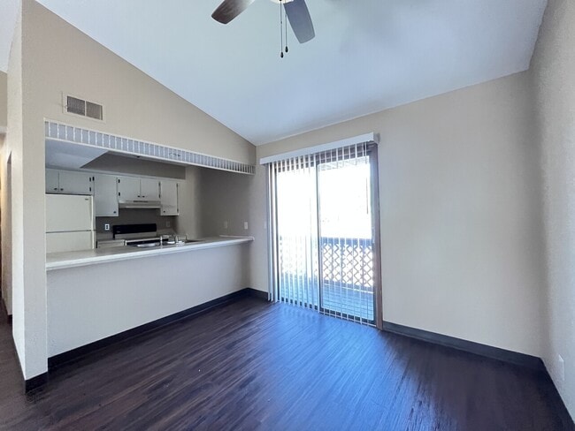 Building Photo - Lakewood Court Apartments