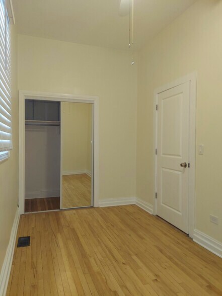 Building Photo - 3446 N Damen Ave
