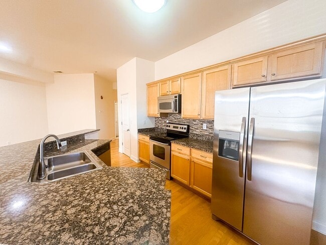 Building Photo - 450 E Ohio Unit 117