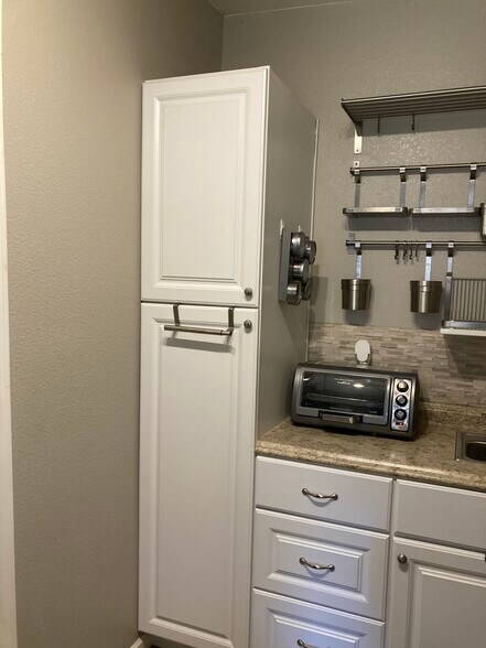 Building Photo - 5021 N Pinon Dr