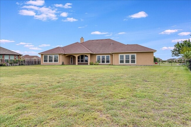 Building Photo - 6241 Lago Vista Dr