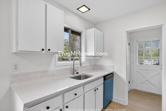 Building Photo - Updated Second-Story Two Bedroom Home In Beaverton!