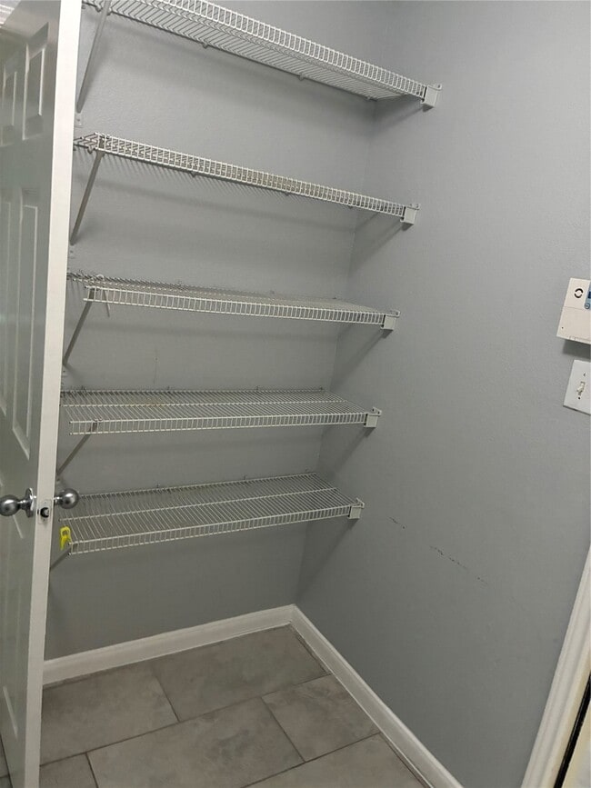 Building Photo - 9126 Kendale Dr