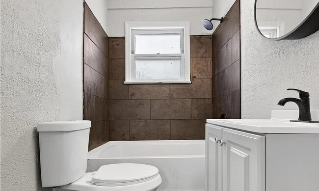 Building Photo - 9716 Sophia Ave