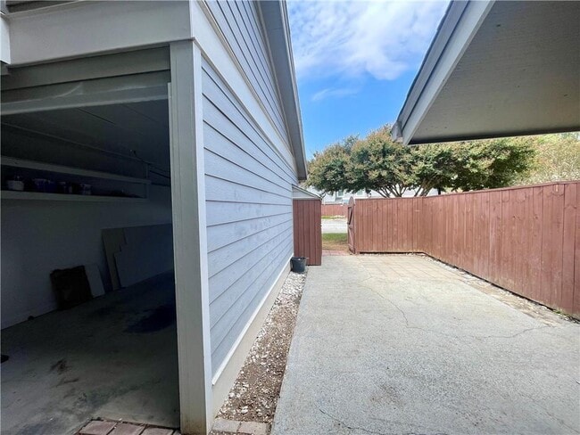 Building Photo - 5014 Meadow Ln