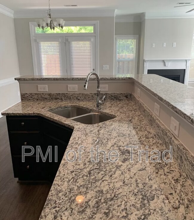 Building Photo - 868 Silver Leaf Dr