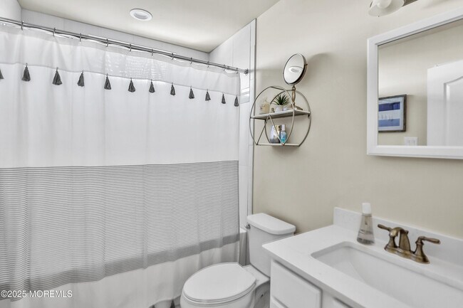 Building Photo - 250 Ocean Ave