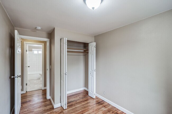 Building Photo - 956 NW Donelson St