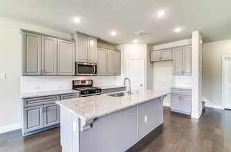 Building Photo - 829 Blue Bell Trl