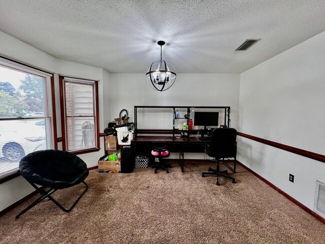 Building Photo - Spacious 3 bedroom home in Wesleyan Chase