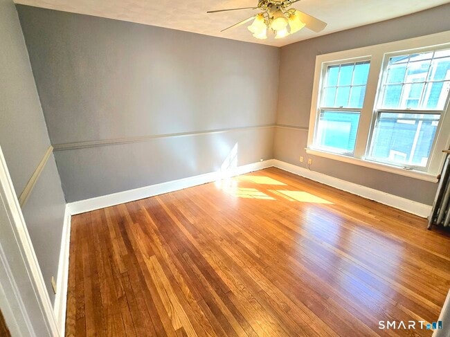 Building Photo - 70 Monroe St