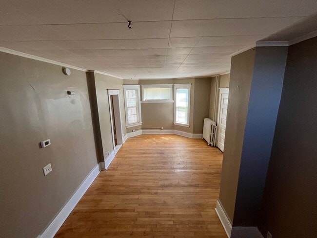 Building Photo - Large 3bd/1.5 bath Single Family Home Minu...