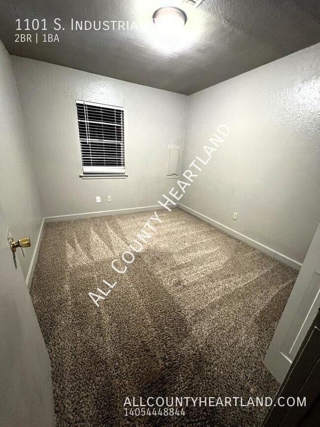 Building Photo - Move-In Special: 2bed/1bath in El Reno!