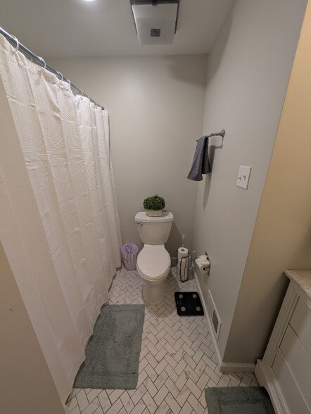 Building Photo - 456 Willow Ct