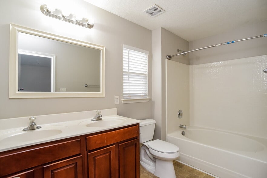 Building Photo - 1026 Allegiance Dr