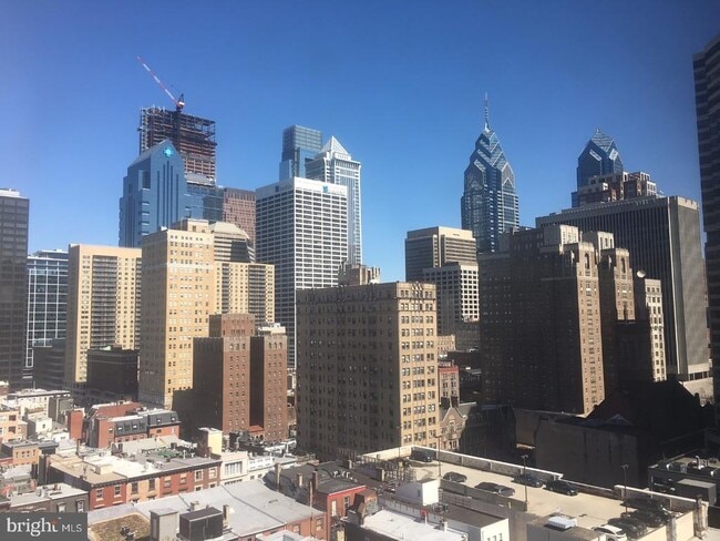 Building Photo - 2031 Locust St