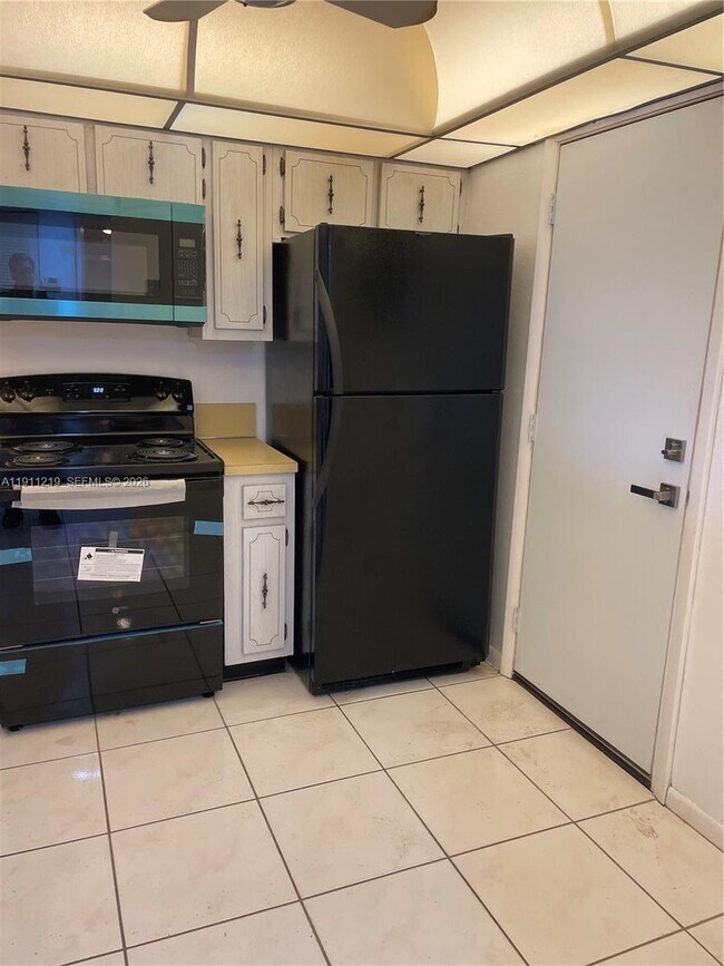 Building Photo - 404 NW 68th Ave