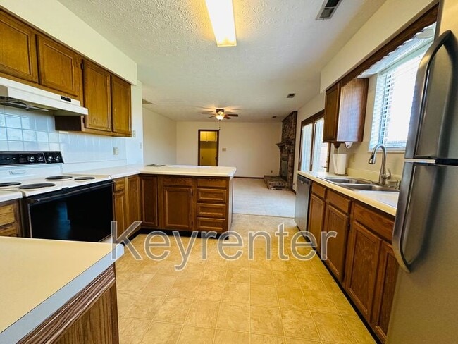 Building Photo - 857 Spinnaker Rd