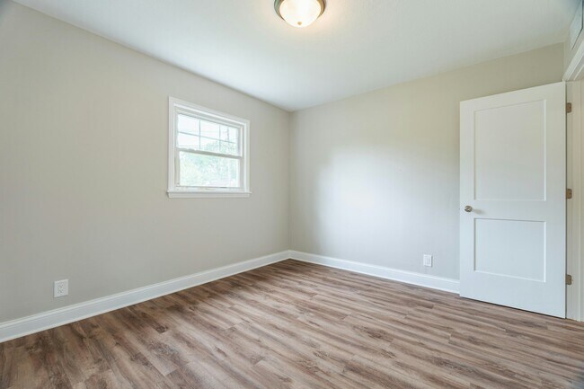 Building Photo - 2100 Delmore St