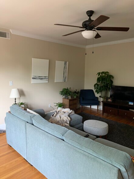 Building Photo - 1028 Saint Charles Ave. NE Apt. # 7