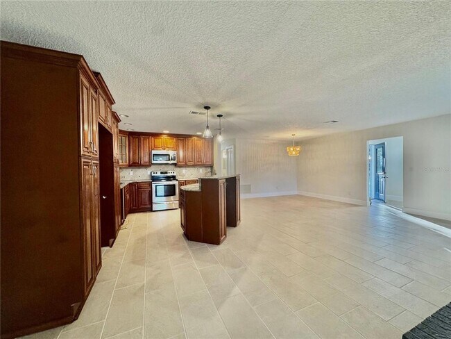 Building Photo - 2559 W Lake Dr