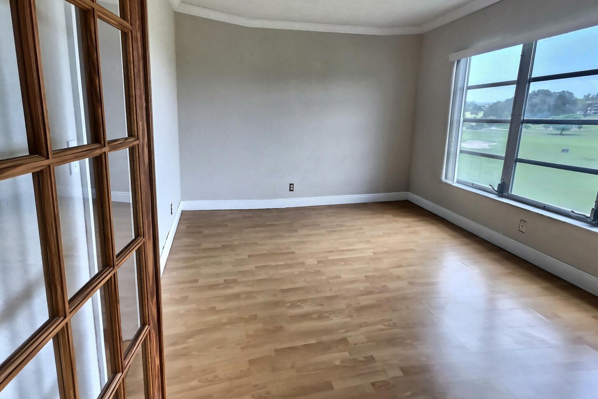 Building Photo - 3100 N Palm Aire Dr